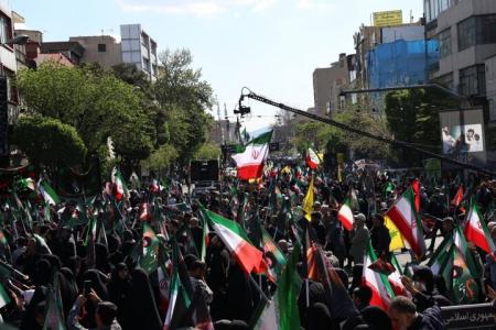 روایت میدانی زمر نیوز از چهلمین روز شهادت رهبر؛ اشک و ایمان جوانان در قلبِ خیابان جمهوری تهران